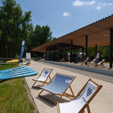Tente Lodge Pour 5 Personnes En Bordure De La Riviere Allier Au Sein D'Un Petit Camping Saint-Yorre Exteriör bild