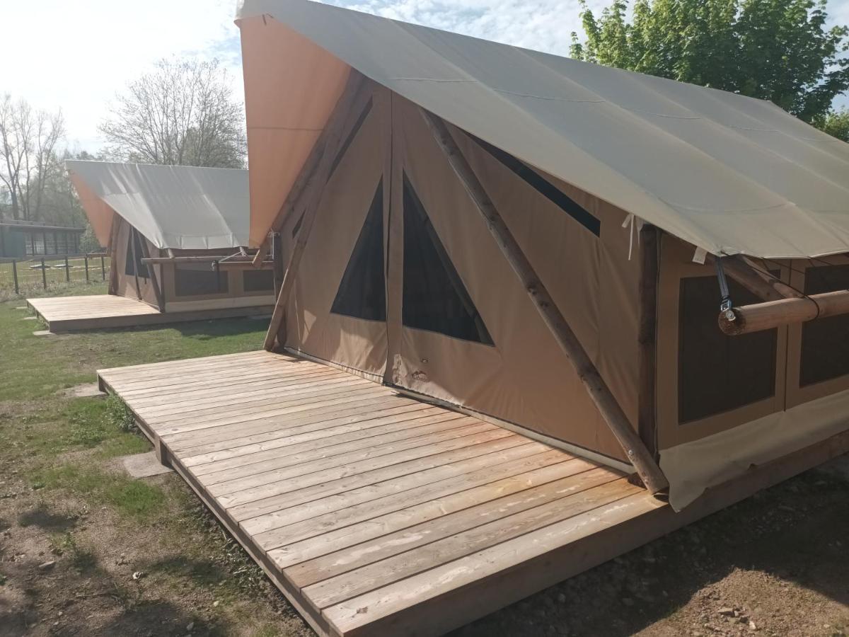 Tente Lodge Pour 5 Personnes En Bordure De La Riviere Allier Au Sein D'Un Petit Camping Saint-Yorre Exteriör bild