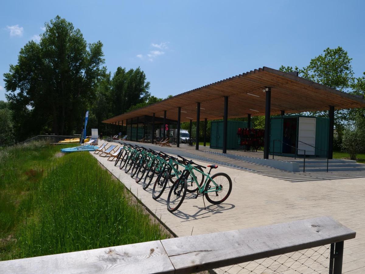 Tente Lodge Pour 5 Personnes En Bordure De La Riviere Allier Au Sein D'Un Petit Camping Saint-Yorre Exteriör bild
