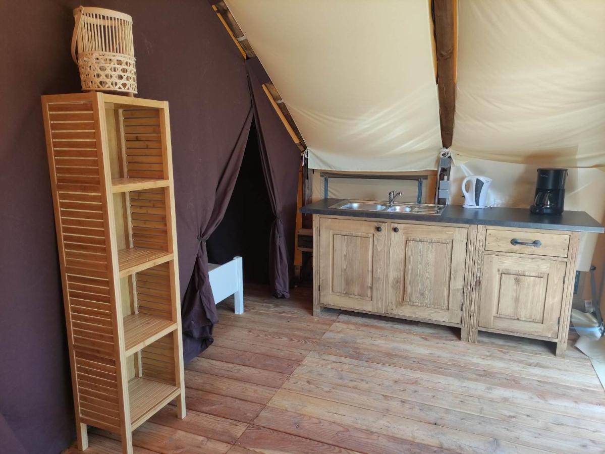 Tente Lodge Pour 5 Personnes En Bordure De La Riviere Allier Au Sein D'Un Petit Camping Saint-Yorre Exteriör bild